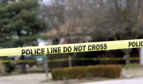 Philadelphia, folla inferocita lincia uomo che stava rubando auto con a bordo 3 bimbi
