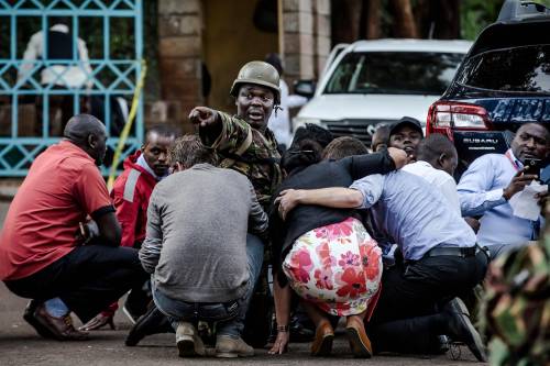 Attentato a Nairobi, il presidente: "Eliminati tutti i terroristi". 14 i morti