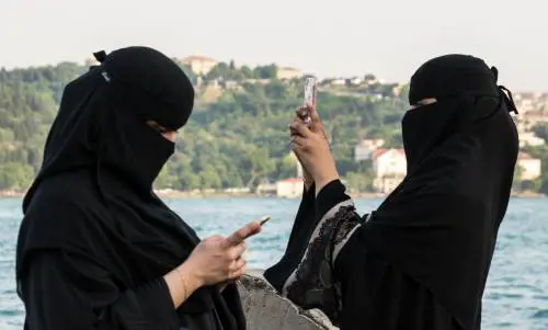 I turisti di Allah Cosa chiedono per portare i soldi in Italia