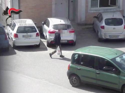 Fanno la spesa in orario di lavoro: indagati 20 furbetti del cartellino