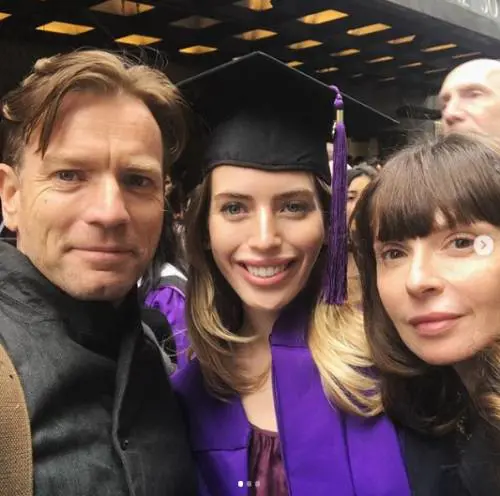 Ewan McGregor insultato sui social dalla figlia