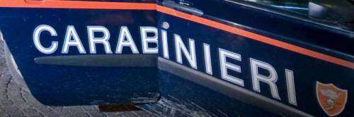 Malese sfonda il vetro dell'auto dei carabinieri: voleva la droga indietro
