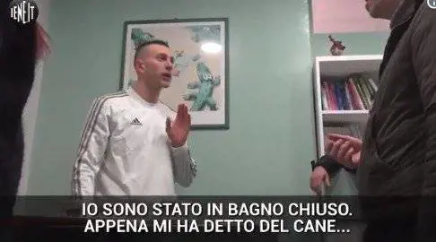 Bernardeschi, niente festa in Supercoppa: chiuso in bagno da Le Iene