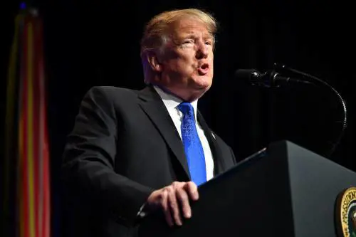 Trump: "Tappetini da preghiera al confine con il Messico"