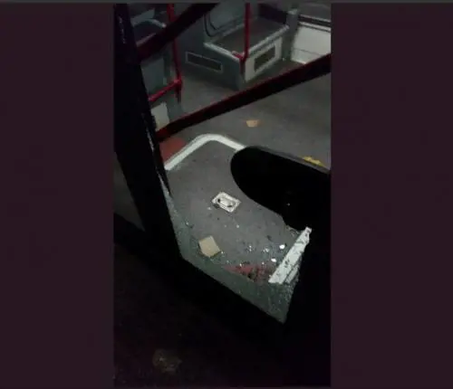 Roma, ancora sassi contro bus Atac nel deposito accanto al campo rom