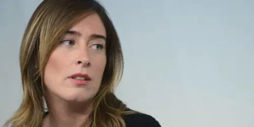 La Boschi contro Di Battista: "Fiera di non avere ​un padre fascista"