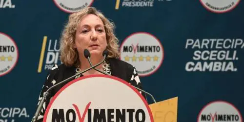 La grillina pro migranti imbarazza il governo "Vanno ringraziati"