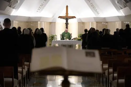 L'ombra dei pedofili e le strane carriere dei porporati gay tra le mura vaticane