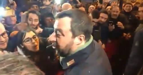 "Matteo, elimina Saviano". Salvini reagisce alle grida, ma la sinistra lo attacca