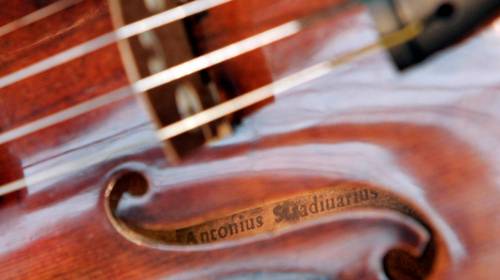 Cremona, una città in silenzio per salvare il suono degli antichi Stradivari