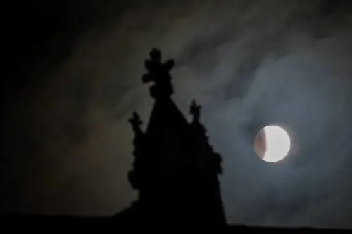Misterioso gel lucente scoperto sulla Luna
