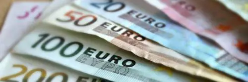 Scoperti vicino casa dell'evaso con 18mila euro