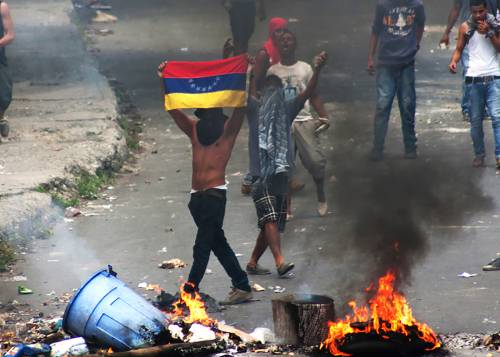 Venezuela, la Guardia Nazionale si ribella a Maduro