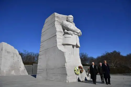 Trump visita il memoriale di Martin Luther King