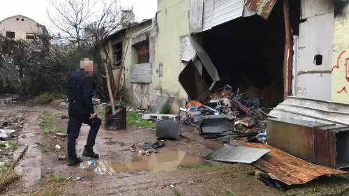 Il blitz dei vigili nella ex fabbrica della Penicillina