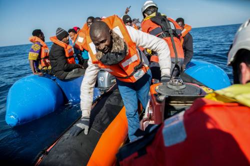 Un nuovo esodo dalla Libia: "100mila profughi pronti a venire in Italia"