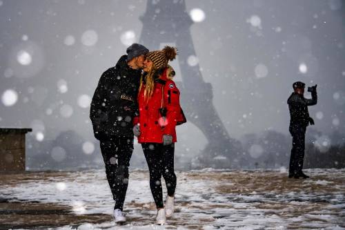 Lo spettacolo della neve a Parigi