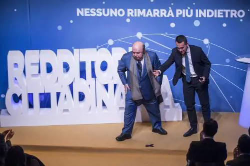 Non si capisce dei due chi sia davvero il comico