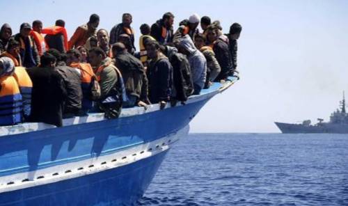 Migranti, finita la parabola di Sanchez: anche la Spagna chiude i porti alle Ong