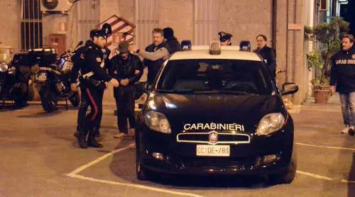 Sorpresa nel sonno e uccisa con 6 accettate sulla testa a Taggia