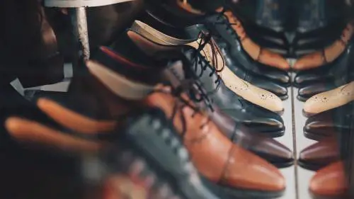 Napoli: scoperti dalla guardia di finanza depositi e laboratori di scarpe contraffatte