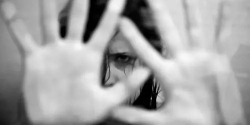 Picchia la moglie perché usa internet