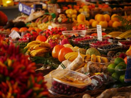 Mercato illegale, sequestrati 22 quintali di prodotti alimentari a Fuorigrotta