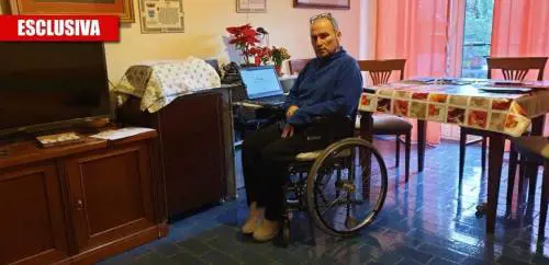 "Non posso uscire". Il disabile intrappolato in casa: "Io, dimenticato dalla Raggi"
