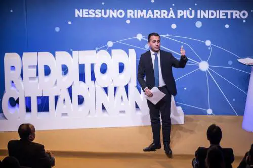 L'assumificio di "Giggino": 10 mila navigator a 1.700 euro al mese