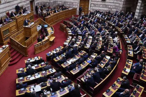 Il parlamento greco dice sì all'accordo per il cambio del nome della Macedonia