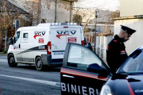 Blitz a furgone portavalori: quattro in fuga