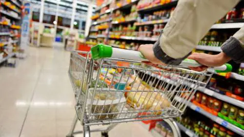 Negozi chiusi nei festivi, stop anche alle consegne online