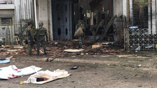 Filippine, due bombe esplodono davanti alla chiesa