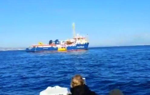 I parlamentari sulla Sea Watch. Salvini: "Leggi non rispettate"