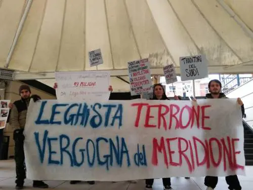 Proteste dei centri sociali contro la scuola di formazione della Lega