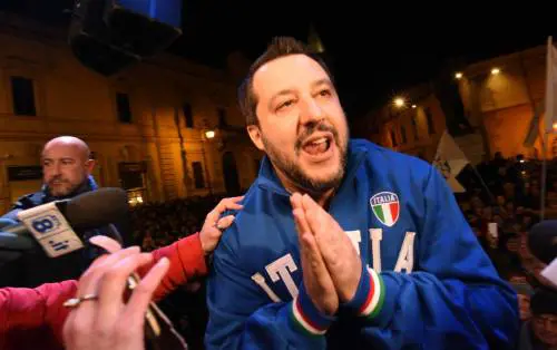 Diciotti, la Lega fa quadrato: "In piazza per il Capitano". E scatta la raccolta firme