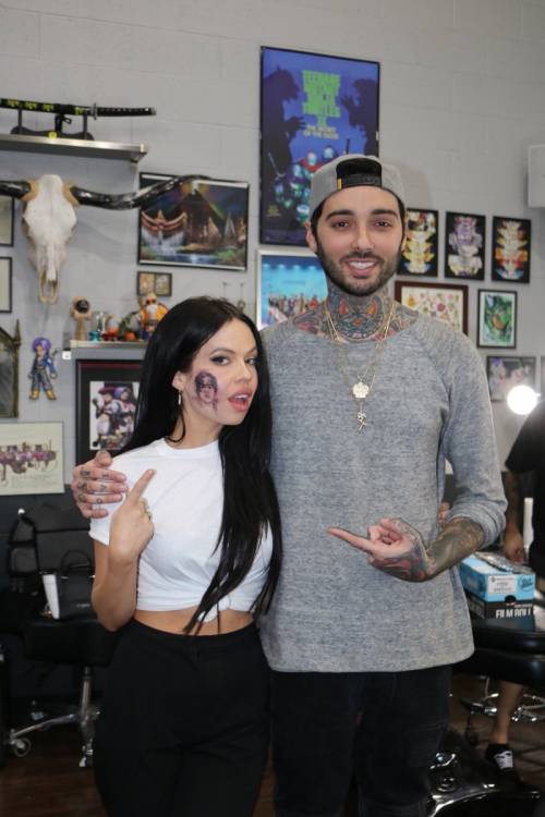 Kelsy Karter e il tatuaggio di Henry Styles sul volto