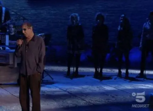 "I pullman di migranti come i treni per gli ebrei". Lo show di Celentano nella bufera