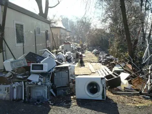 Il Comune di Milano regala case ai nomadi ma loro manco gli pagano l'affitto