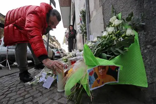 A Cardito fiori, messaggi e orsacchiotti per Giuseppe