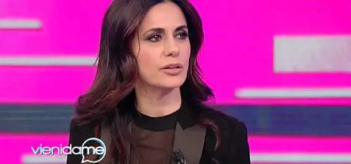 Rossella Brescia a Viene da Me: “A 19 anni sono stata bullizzata” 