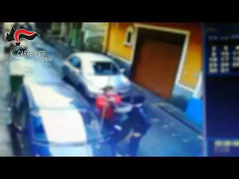 Un fotogramma dell'aggressione