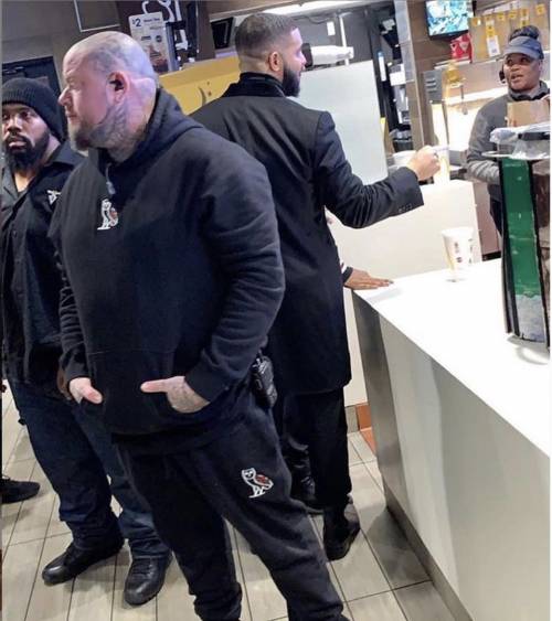 Drake lascia 20mila dollari di mancia a un fast food