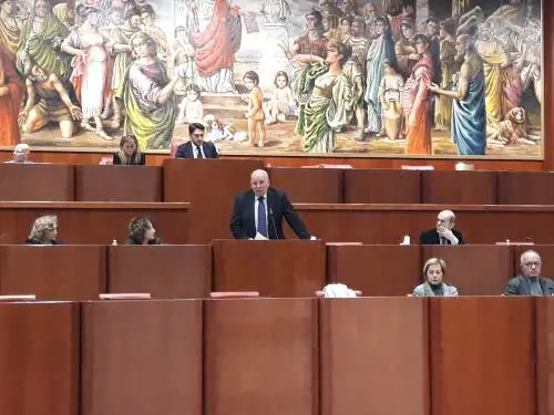 Calabria, ha l'obbligo di dimora ma il governatore Oliverio detta la linea in Consiglio