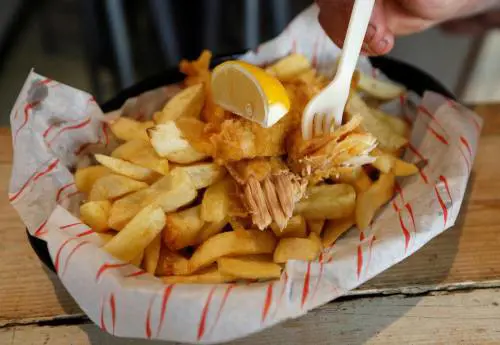 Studio inglese rivela: nei fish & chips carne di squali in via d'estinzione 