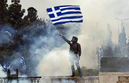L'incubo della Grecia è senza fine. Ma a tremare adesso è tutta la Ue