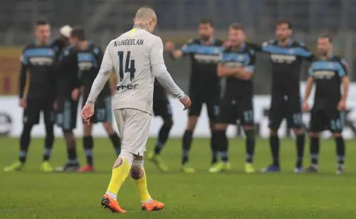 Inter fuori dalla Coppa Italia, tifosi spietati con Nainggolan: "Aveva il tavolo in discoteca"
