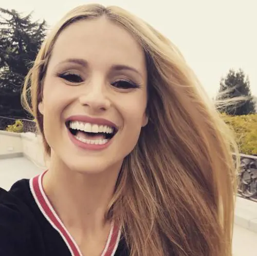 Michelle Hunziker tranquillizza tutti: "Non porto la dentiera"
