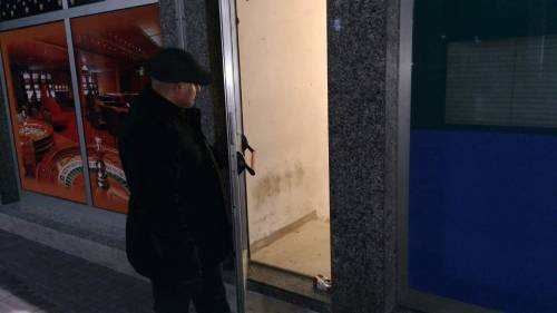 La "bolgia infernale" di Milano: in stazione feci, urina e droga