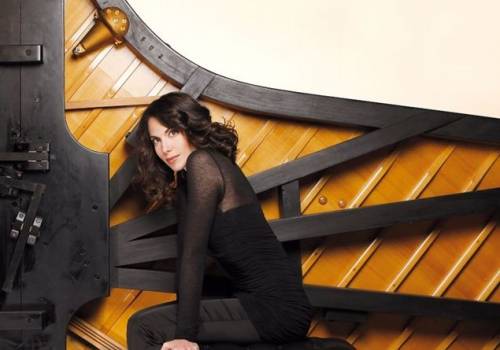 Un concerto con Gloria, la pianista della solidarietà